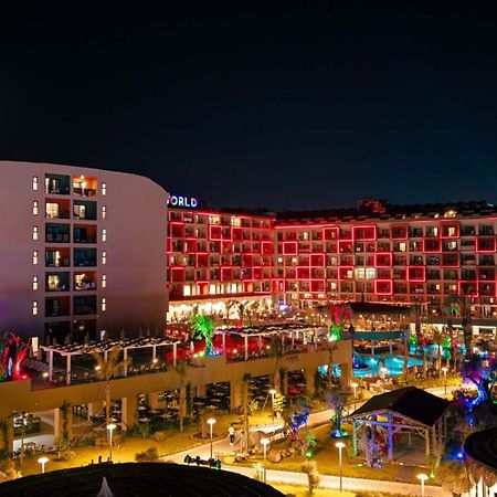 Dream Fun World Hotel Side Exterior photo