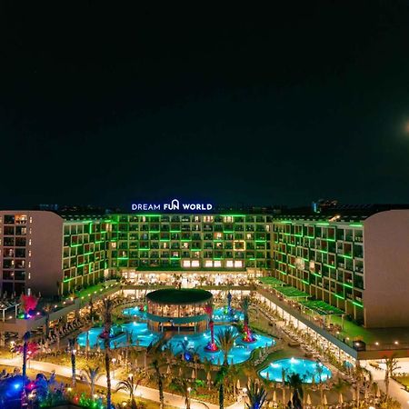 Dream Fun World Hotel Side Exterior photo